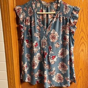 Blue floral danielrainn top, polyester, size large.  Pink and cream flowers.